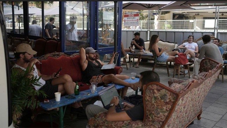 Λήξη περιορισμών στο Ισραήλ μετά την εκεχειρία με την Τεχεράνη – Άνοιξε το αεροδρόμιο Μπεν Γκουριόν