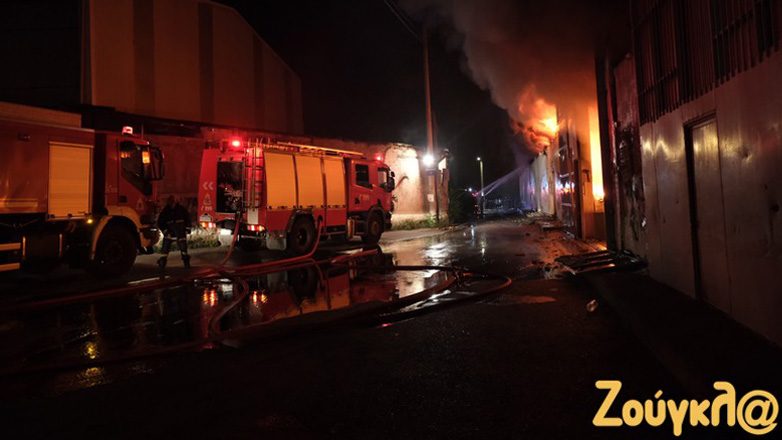 Μεγάλες οι ζημιές από την πυρκαγιά σε αποθήκη επιχείρησης στον Κολωνό Μεγάλες οι ζημιές από την πυρκαγιά σε αποθήκη επιχείρησης στον Κολωνό
