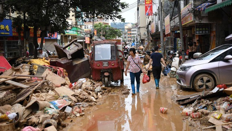Πλημμύρες στην Κίνα: Πάνω από 80.000 άνθρωποι απομακρύνθηκαν από τα σπίτια τους