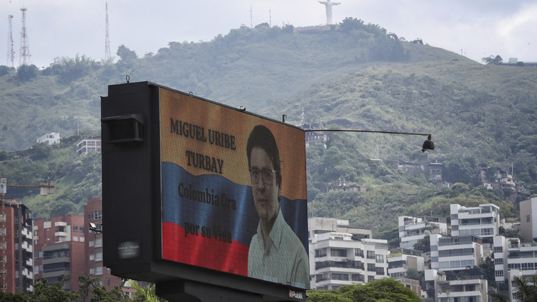 Κολομβία: Η οικογένεια του γερουσιαστή Ουρίμπε, που έγινε στόχος απόπειρας δολοφονίας, ζητεί να δικαστεί ο πρόεδρος Πέτρο