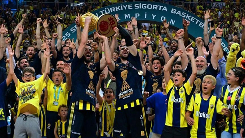 Τουρκία: Τα… σάρωσε όλα η Φενερμπαχτσέ – Κατέκτησε το πρωτάθλημα και έκανε το triple-crown!