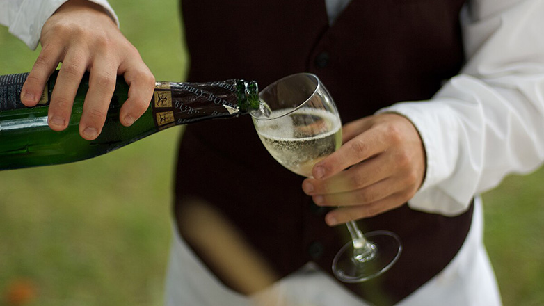 Το γεύμα, ο Πρέσβης και το θρίλερ της Ουάσιγκτον