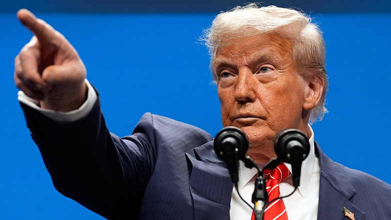 Με αυτό το τραγουδάκι-παρωδία γιόρτασε ο Τραμπ τον βομβαρδισμό των πυρηνικών εγκαταστάσεων του Ιράν