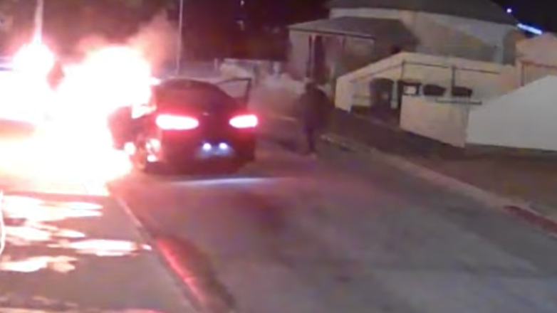 Αυστραλία: Tρεις άνδρες σε αυτοκίνητο επιχειρούν να βάλουν φωτιά σε σπίτι