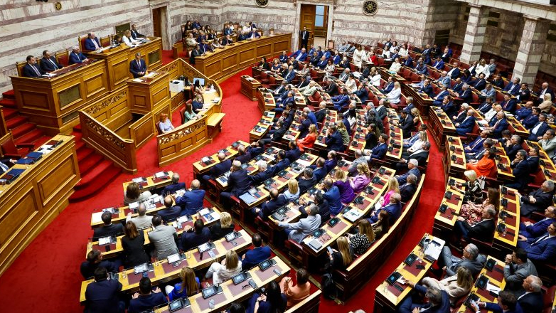 «Ανοίγει» και πάλι η Βουλή