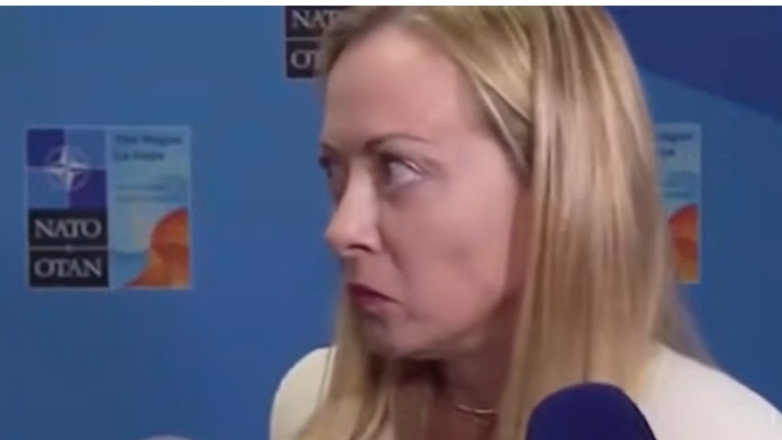 Viral στο διαδίκτυο οι γκριμάτσες της Μελόνι