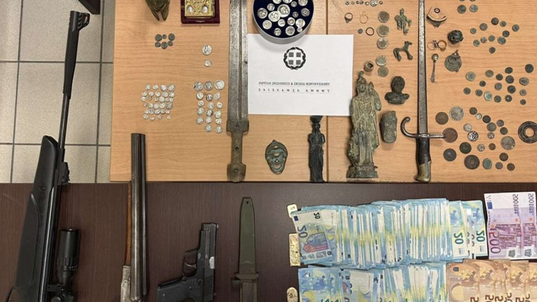 Στη Θεσσαλονίκη μεταφέρθηκε ο 50χρονος που φέρεται να συμμετείχε σε κύκλωνα αρχαιοκαπηλίας Στη Θεσσαλονίκη μεταφέρθηκε ο 50χρονος που φέρεται να συμμετείχε σε κύκλωνα αρχαιοκαπηλίας