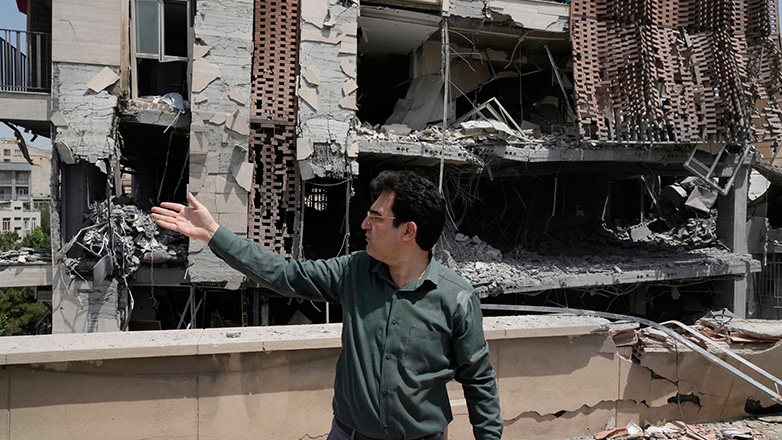 Η ζωή στο Ιράν μετά τον πόλεμο με το Ισραήλ: Εκτελέσεις, συλλήψεις και παράνοια