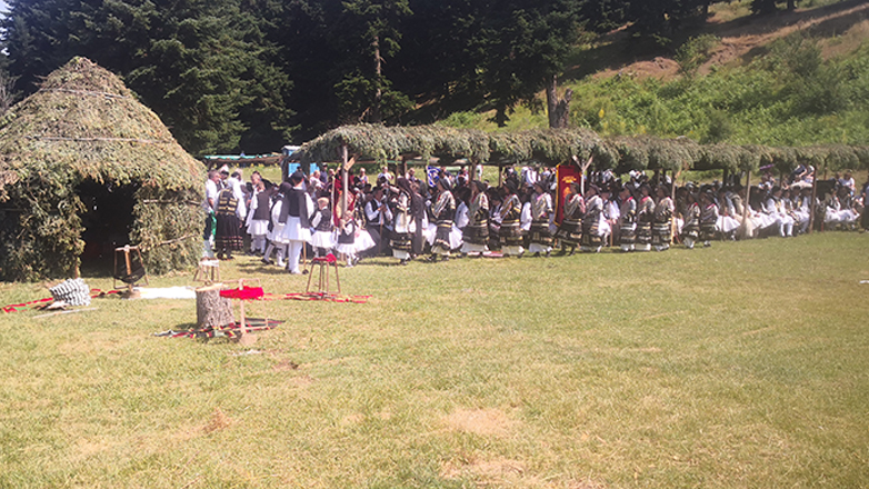 Στα Περτουλιώτικα Λιβάδια πραγματοποιήθηκε το 43ο Πανελλήνιο Αντάμωμα Συλλόγων Σαρακατσαναίων