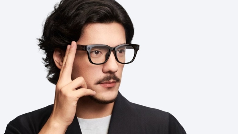 «Έξυπνα γυαλιά» μεταφράζουν σε πραγματικό χρόνο, καταγράφουν, αναγνωρίζουν και απαντούν σε ερωτήσεις