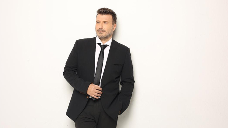 Γιάννης Πλούταρχος: Το νέο του βίντεο κλιπ είναι γεμάτο χρώμα