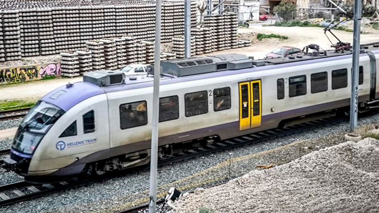 Προαστιακός: Ακινητοποιήθηκαν τρεις συρμοί λόγω διακοπής στην ηλεκτροδότηση