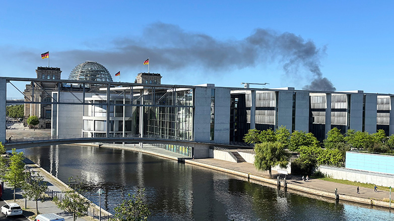 Πυρκαγιά σε υπό κατασκευή ουρανοξύστη στο κέντρο του Βερολίνου