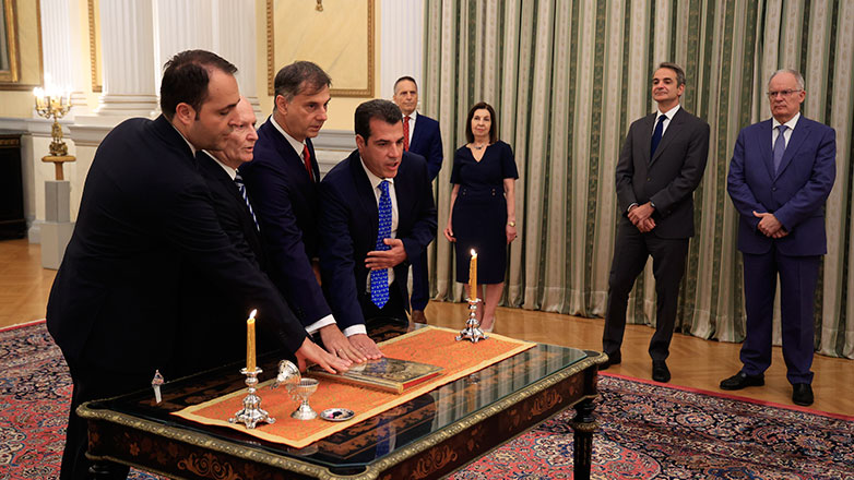 Ορκίστηκαν ο νέος υπουργός Μετανάστευσης, Θάνος Πλεύρης και οι τρεις νέοι υφυπουργοί της κυβέρνησης