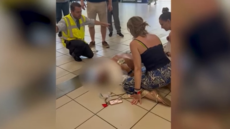 Βίντεο σοκ: Παιδίατρος σώζει 65χρονο τουρίστα που υπέστη ανακοπή στο αεροδρόμιο της Ρόδου