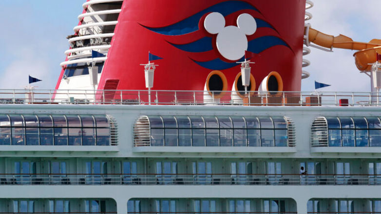 Πατέρας βούτηξε στον ωκεανό από κρουαζιερόπλοιο της Disney για να σώσει την κόρη του