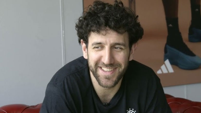 ΝΒΑ: Οι Μπακς στέλνουν τον Πατ Κόνατον στους Χόρνετς για τον Βασίλιε Μίτσιτς