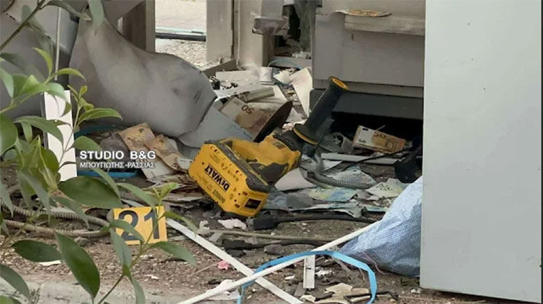 Κουκουλοφόροι ανατίναξαν ΑΤΜ στην Νέα Κίο – Πυροβολισμοί από τους δράστες