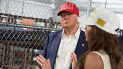 Τραμπ: «Οι αλιγάτορες θα φάνε τους μετανάστες αν ξεφύγουν»