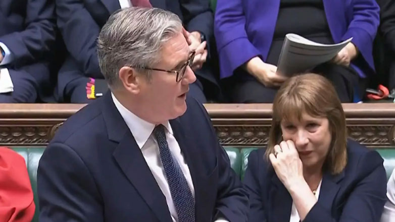 Βρετανία: Ο Κιρ Στάρμερ δηλώνει ότι στηρίζει πλήρως την υπουργό Οικονομικών