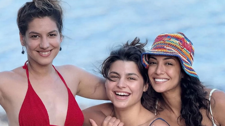 Ευγενία Σαμαρά, Δανάη Παππά & Πένυ Παπαγεωργίου: Ποζάρουν με τα μπικίνι τους στη Σέριφο
