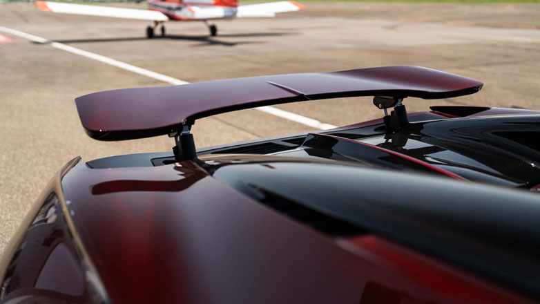 Ποια εταιρία 300αρίζει το κάθε μοντέλο της, λίγο πριν το παραδώσει στον εκάστοτε ιδιοκτήτη;