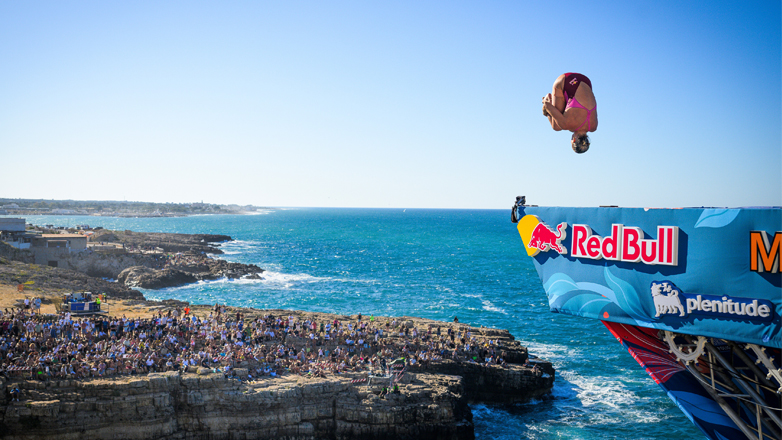 Το Red Bull Cliff Diving επέστρεψε σε ένα από τα πιο «δύσκολα» μέρη του πλανήτη