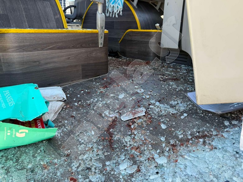 Accident rutier grav în Voula: 47 de răniți, inclusiv 17 copii, în coliziunea a două autobuze urbane Accident rutier grav în Voula: 47 de răniți, inclusiv 17 copii, în coliziunea a două autobuze urbane