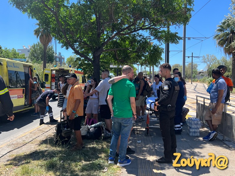 Accident rutier grav în Voula: 47 de răniți, inclusiv 17 copii, în coliziunea a două autobuze urbane Accident rutier grav în Voula: 47 de răniți, inclusiv 17 copii, în coliziunea a două autobuze urbane