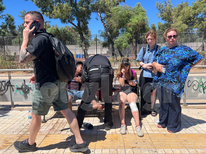 Accident rutier grav în Voula: 47 de răniți, inclusiv 17 copii, în coliziunea a două autobuze urbane Accident rutier grav în Voula: 47 de răniți, inclusiv 17 copii, în coliziunea a două autobuze urbane