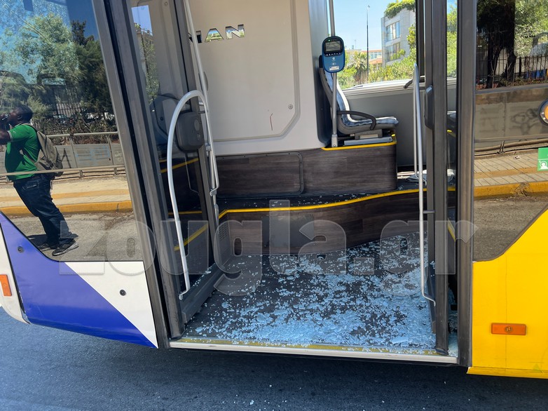 Accident rutier grav în Voula: 47 de răniți, inclusiv 17 copii, în coliziunea a două autobuze urbane Accident rutier grav în Voula: 47 de răniți, inclusiv 17 copii, în coliziunea a două autobuze urbane