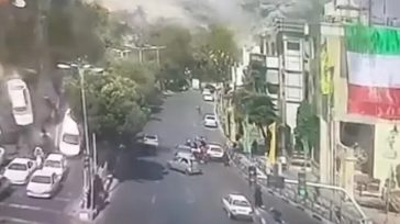 Αυτοκίνητα εκτοξευτήκαν στο αέρα από βόμβα που έπεσε στην Τεχεράνη