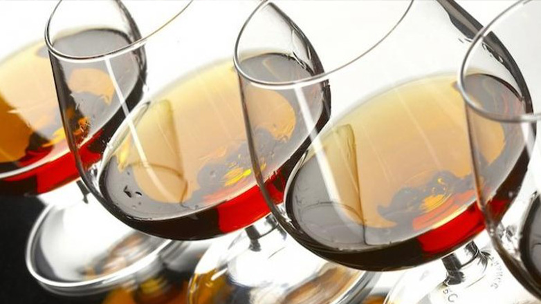 Το Πεκίνο προχώρησε στην επιβολή δασμών στο ευρωπαϊκό μπράντι εξαιρώντας ωστόσο μεγάλους παραγωγούς κονιάκ