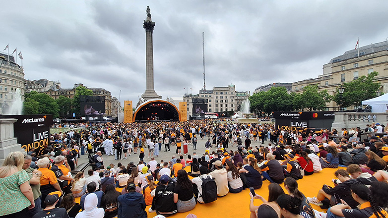 McLaren και Allwyn «έβαψαν» πορτοκαλί την Trafalgar Square
