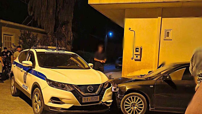 Ρομά που γύριζαν από… κλοπή εμβόλισαν περιπολικό και τραυμάτισαν αστυνομικούς