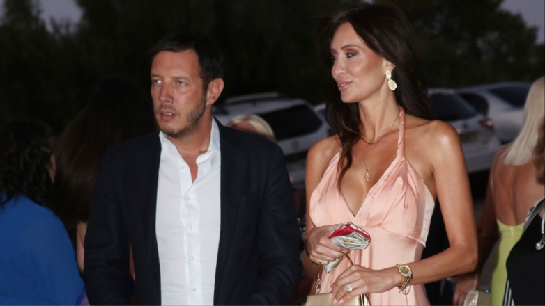 Σπύρος Δημητρίου: Με άκρως εντυπωσιακή συνοδό στο γάμο του Απόστολου Λύτρα και της Δώρας Παπαδοπούλου