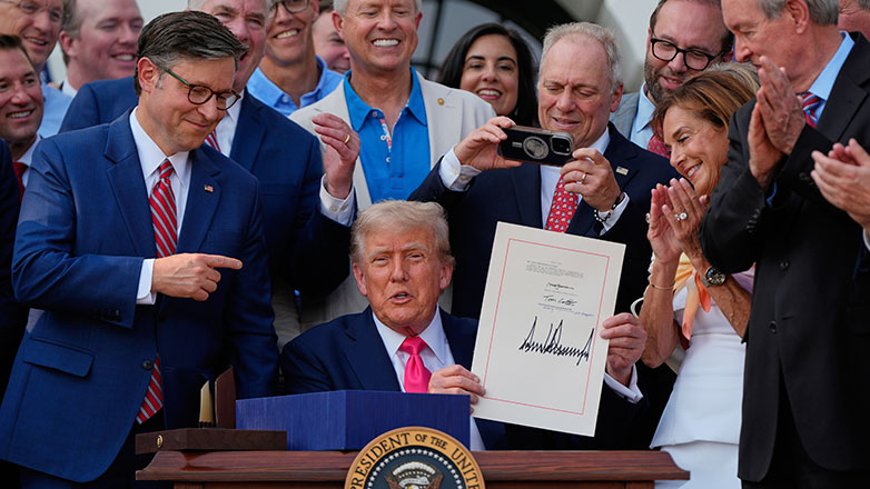 ΗΠΑ: Ο Τραμπ υπέγραψε το δημοσιονομικό νομοσχέδιο σε εκδήλωση για τον εορτασμό της εθνικής επετείου