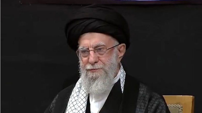 Εμφανίστηκε δημόσια ο ανώτατος ηγέτης του Ιράν, αγιατολάχ Αλί Χαμενεΐ
