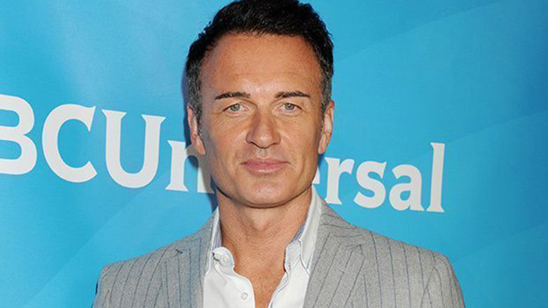 Πέθανε στα 56 του ο ηθοποιός Τζούλιαν ΜακΜάχον