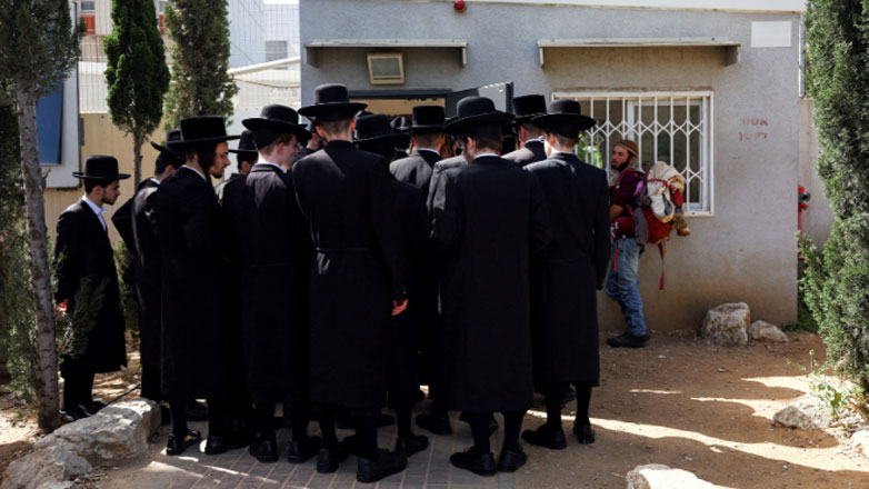Ο ισραηλινός στρατός θα στείλει εντός του Ιουλίου φύλλα κατάταξης 54.000 υπερορθόδοξων εβραίων