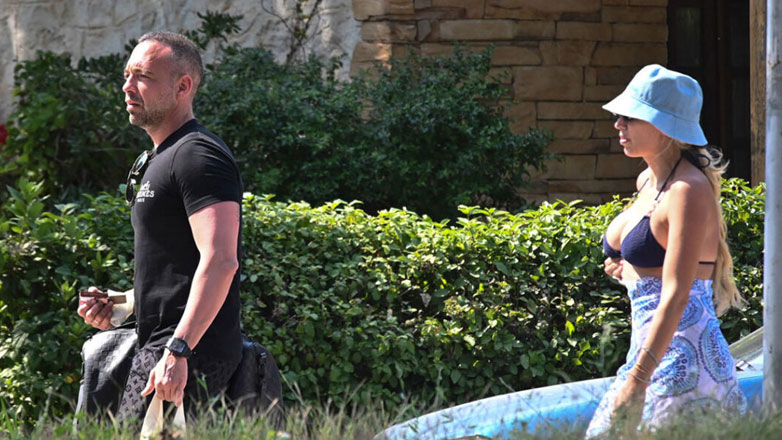 Κωνσταντίνα Σπυροπούλου: Για μπάνιο στη Βουλιαγμένη με τον Βασίλη Σταθοκωστόπουλο – Φωτογραφίες