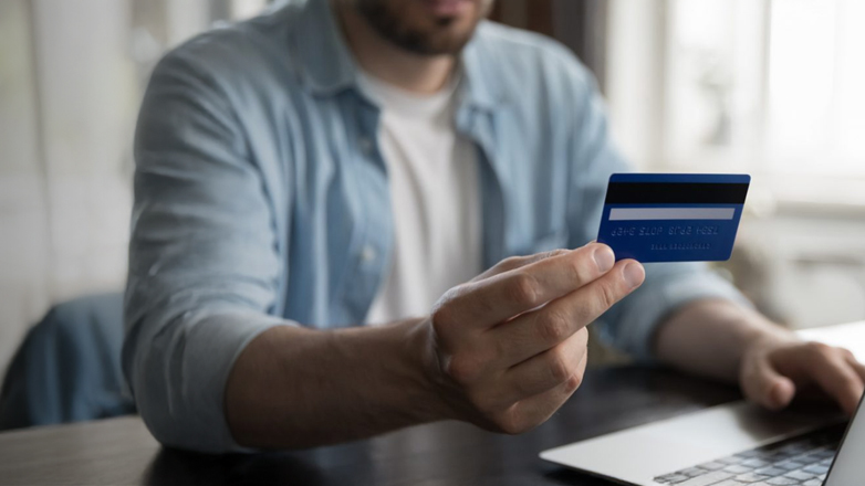 Συνήγορος του Πολίτη: Παράνομη η προπληρωμένη κάρτα για τα Επιδόματα Συνήγορος του Πολίτη: Παράνομη η προπληρωμένη κάρτα για τα Επιδόματα