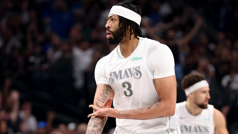 ΝΒΑ: «Νυστέρι» για τον Άντονι Ντέιβις