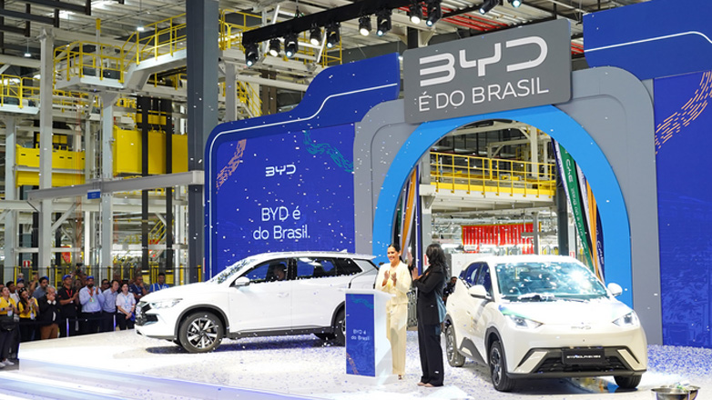 BYD:  Το πρώτο αμιγώς ηλεκτρικό όχημα της βγαίνει από τη γραμμή παραγωγής στη Βραζιλία