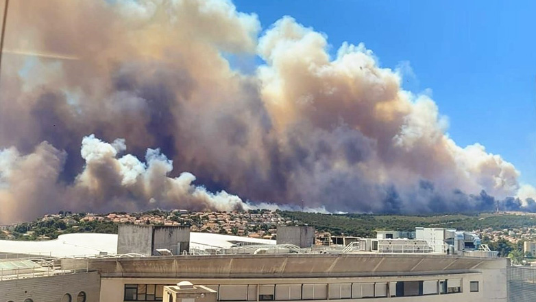 Μασσαλία: Εικόνες αποκάλυψης από τη φωτιά