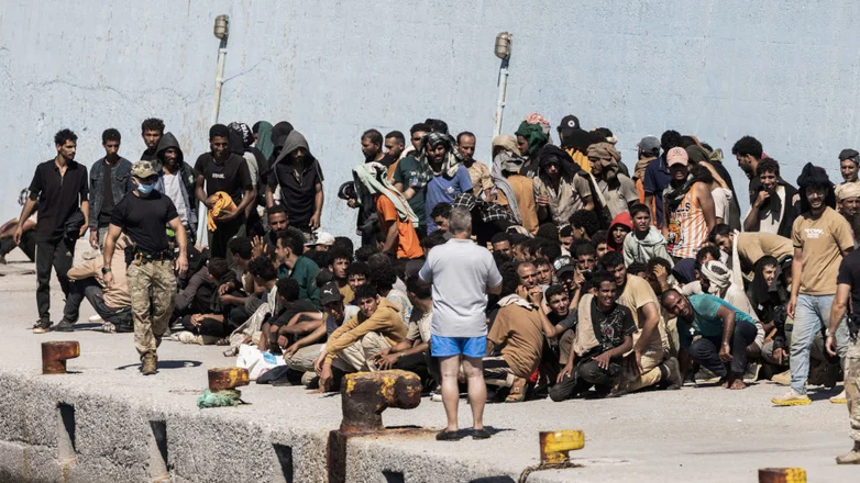 Στη Λιβύη ο Πλεύρης μαζί με τον επίτροπο Μετανάστευσης της ΕΕ, Μάγκνους Μπρούνερ