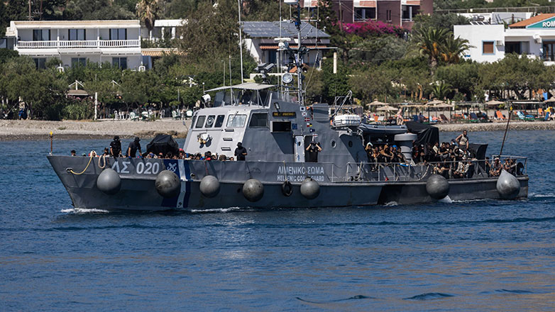Μεταφέρονται στο Λαύριο οι 520 διασωθέντες μετανάστες από τη θαλάσσια περιοχή νότια της Γαύδου