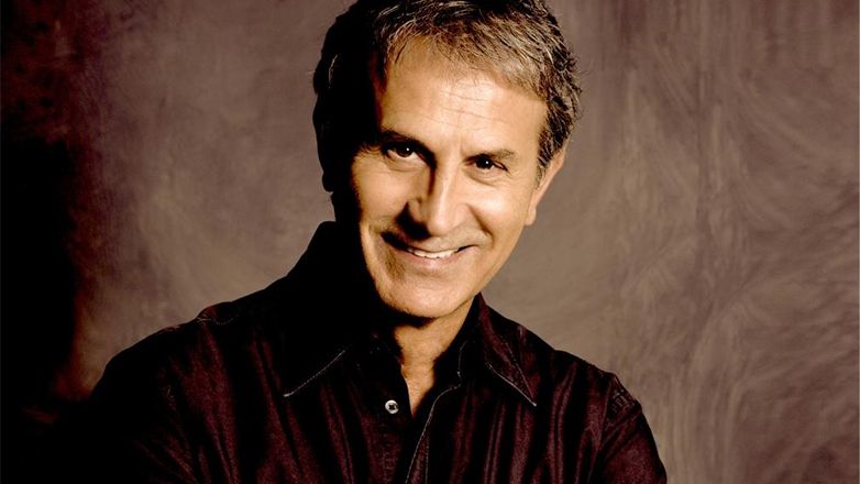 Γιώργος Νταλάρας – «Στους δρόμους του ρεμπέτικου» στο Θέατρο Παλλάς