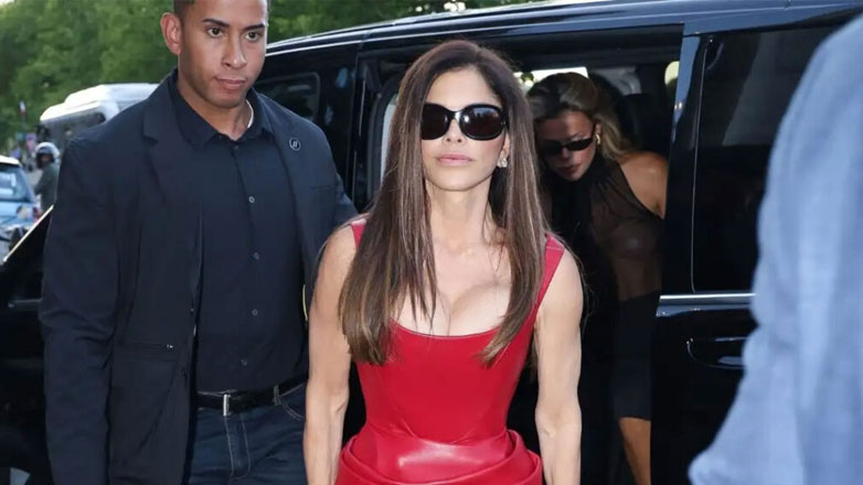 Lauren Sánchez – Bezos: Η πρώτη εμφάνιση μετά τον γάμο με εντυπωσιακό κόκκινο δερμάτινο φόρεμα