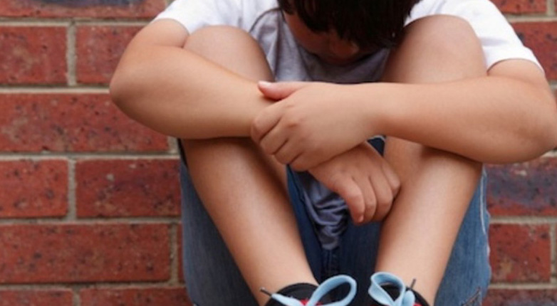 Σοκ στο Ίλιον: Εβαλε φωτιά σε 15χρονο που περιέλουσε με αντισηπτικό